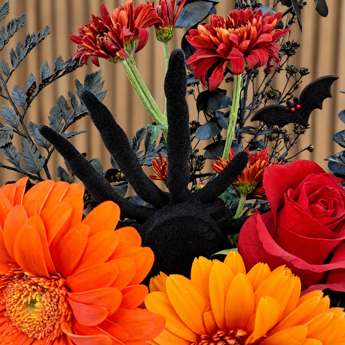 Ramo de Halloween con flores y chocolates velve floristeria paseo de las flores heredia